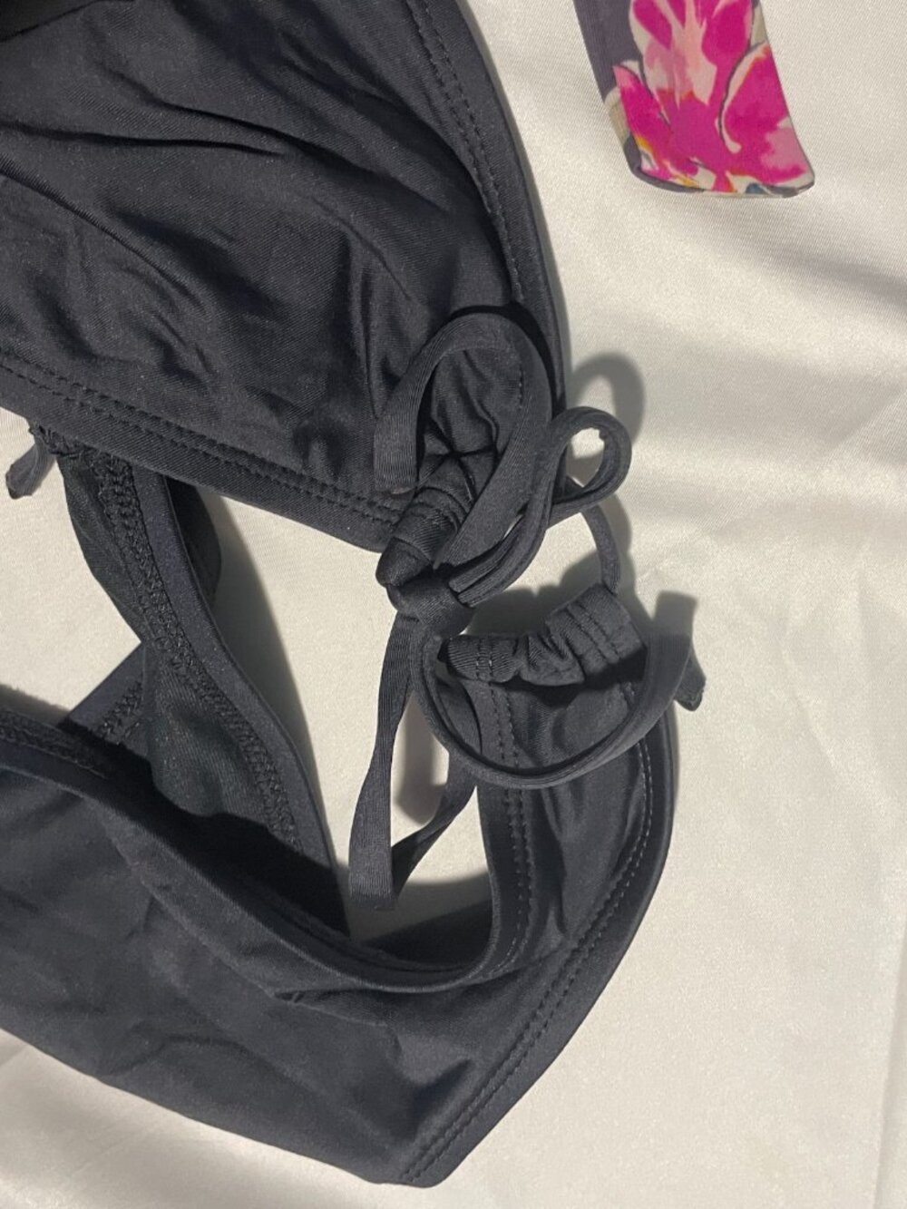 Bikini - Picture 4 of 4